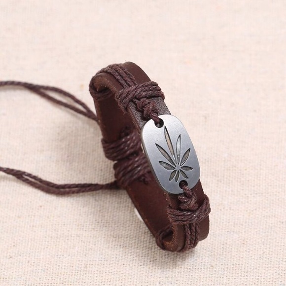 👑maple leaf leather bracelet - Picture 2 of 7